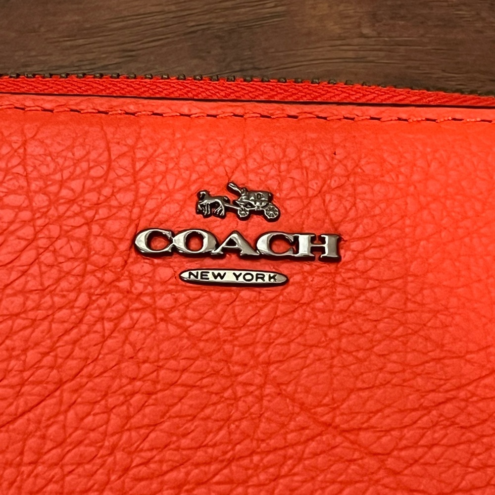 NWOT Coach Mickie Accordion Zip Wallet In Grain Leather (F52645) in Orange - Picture 4 of 15